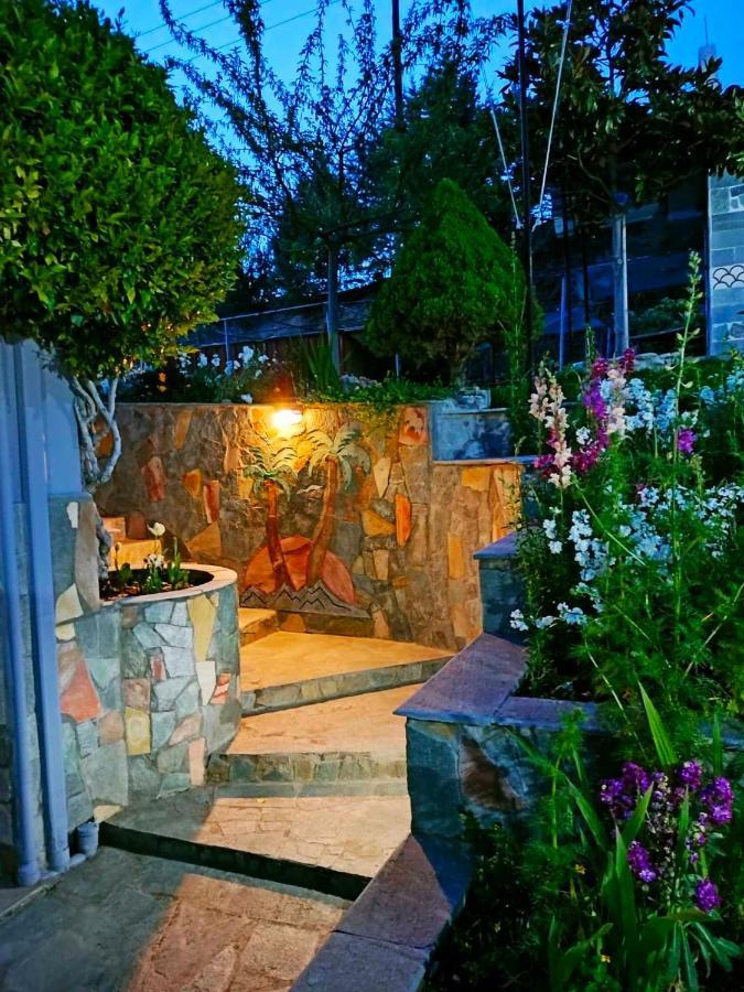 Adam's House 2019 Ferienhaus Karianí